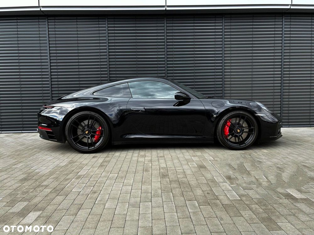 Porsche 911 Carrera 4 GTS - 7