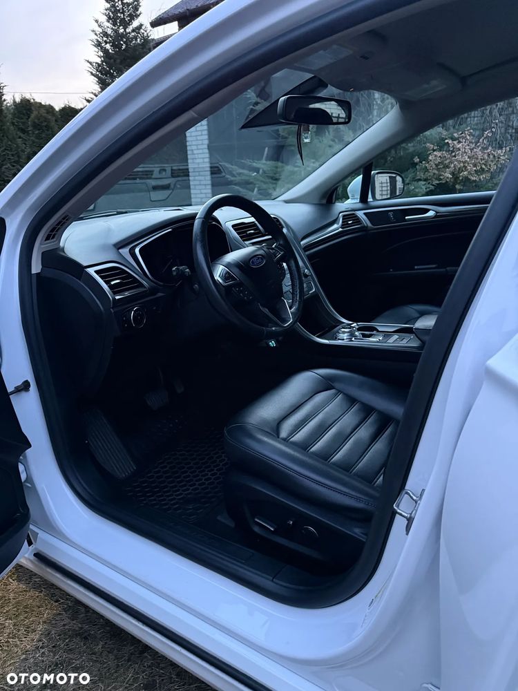 Ford Fusion - 16