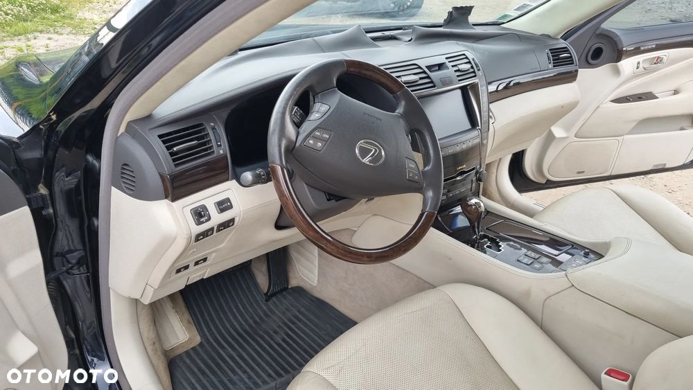 Lexus LS 600h Ambience h - 28