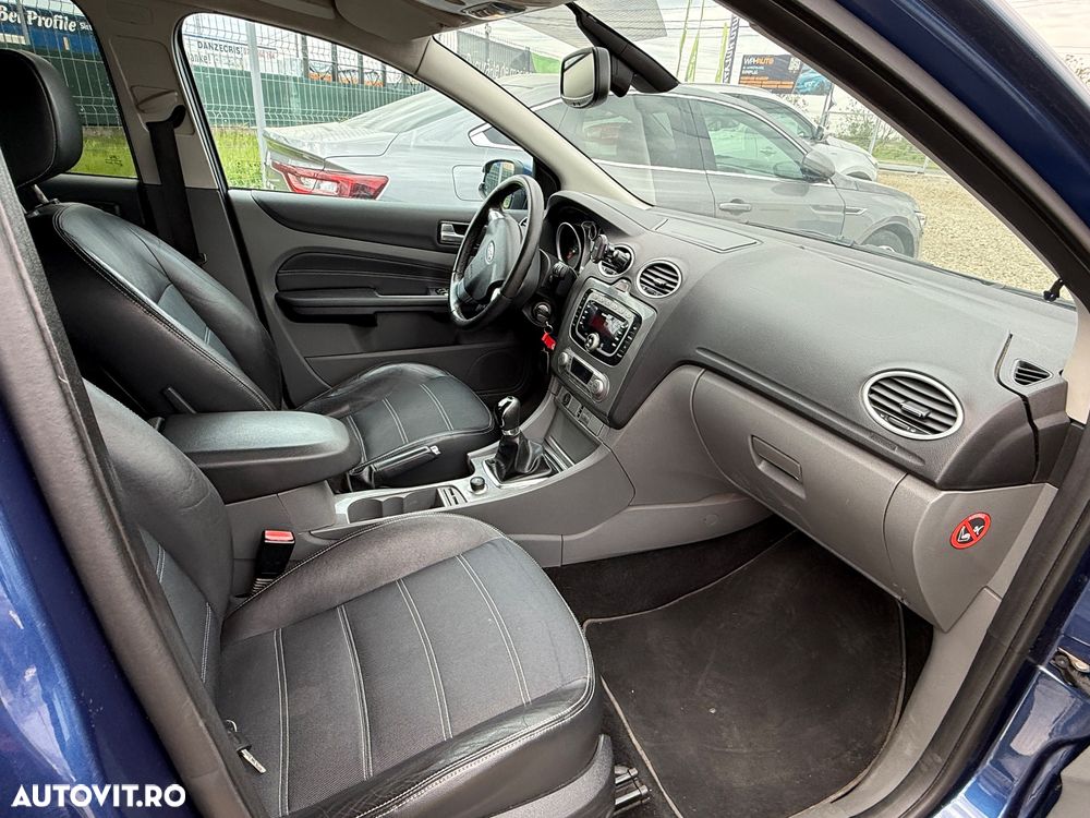 Ford Focus 2.0 Ghia - 8