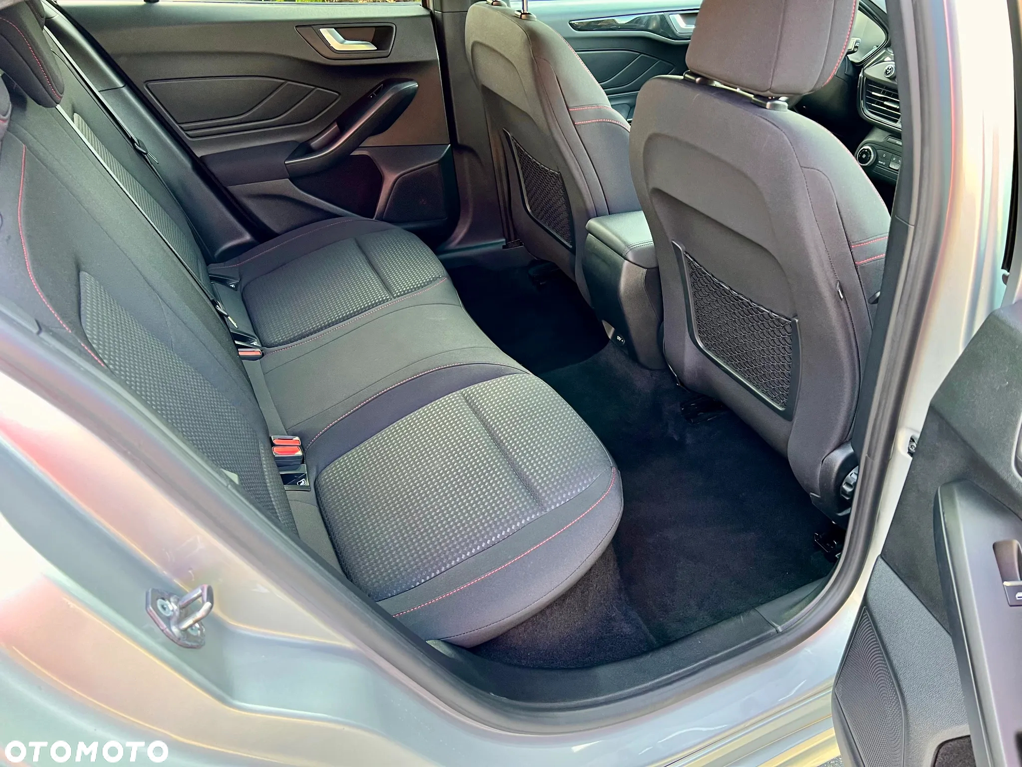 Ford Focus 1.0 EcoBoost Hybrid ST-LINE X - 30