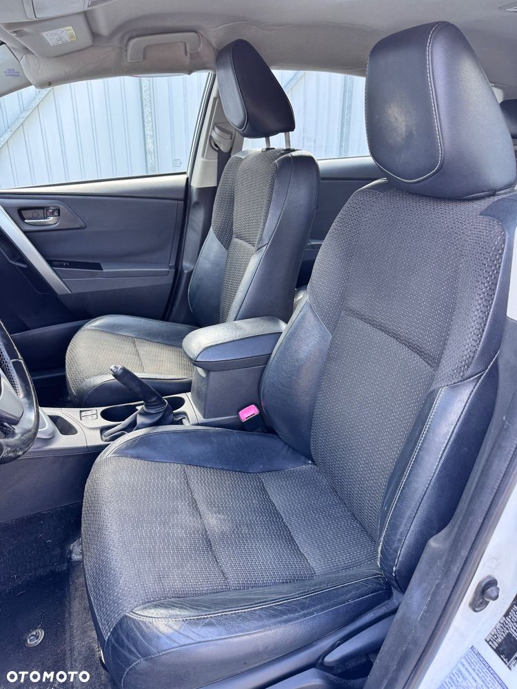 Toyota Auris - 12