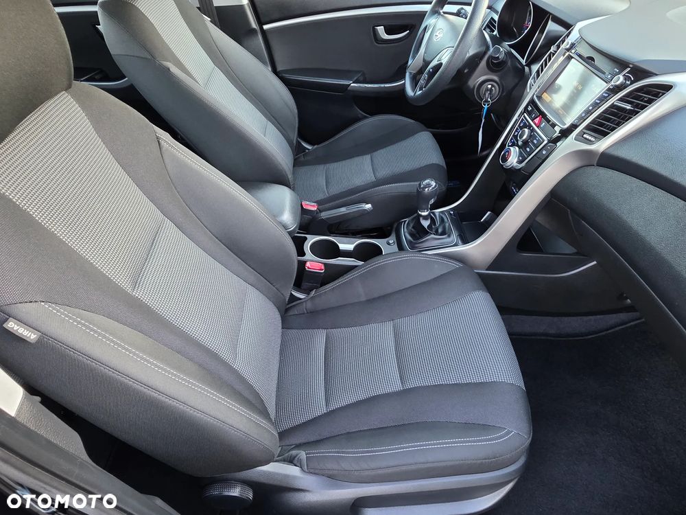 Hyundai i30 blue 1.4 Classic Navigation - 23