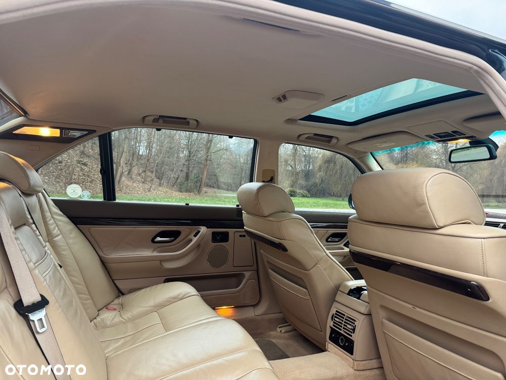 BMW Seria 7 750i - 28