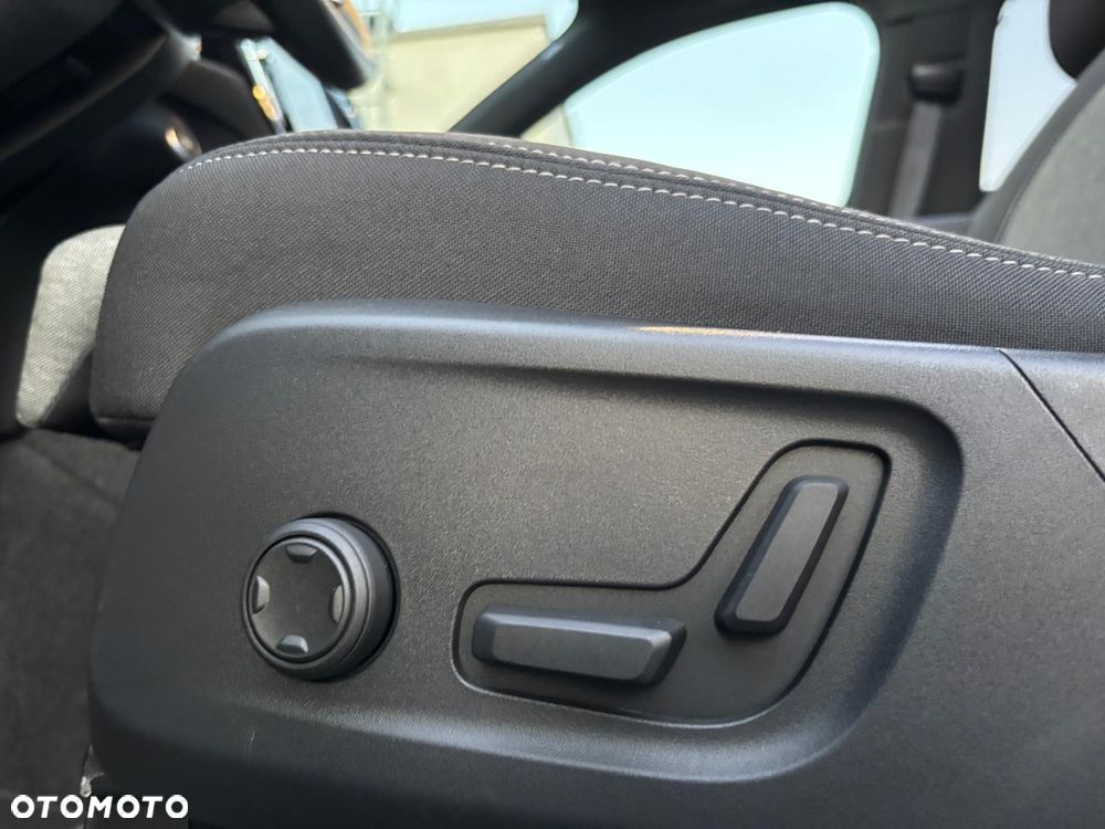 Volvo XC 40 B4 Ultra Black Edition - 22