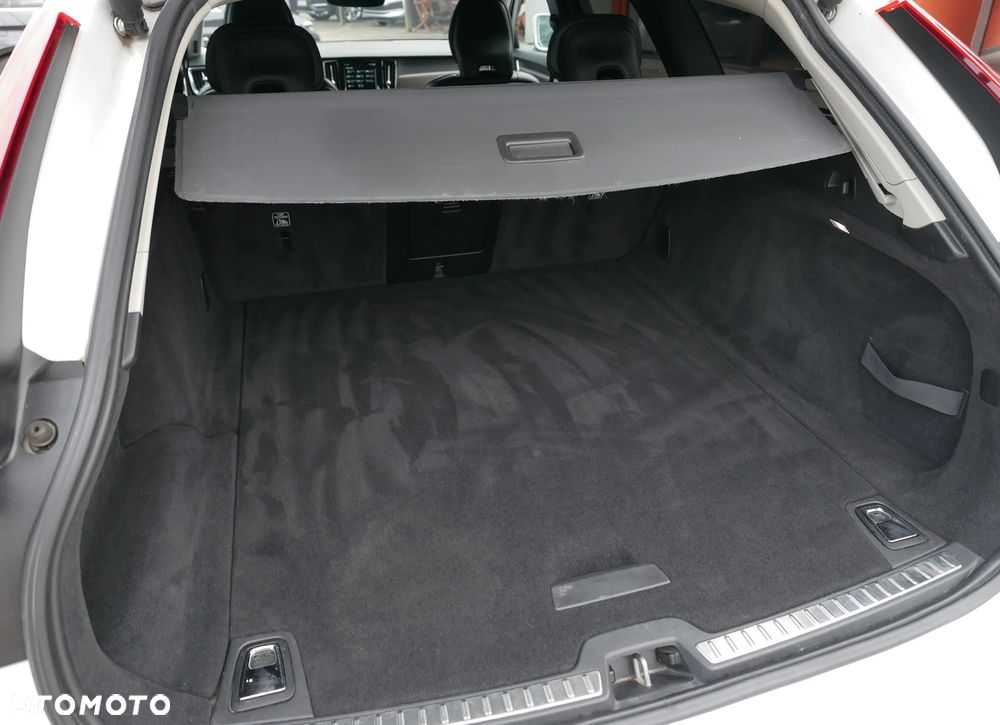 Volvo V90 Cross Country D4 AWD Pro - 27