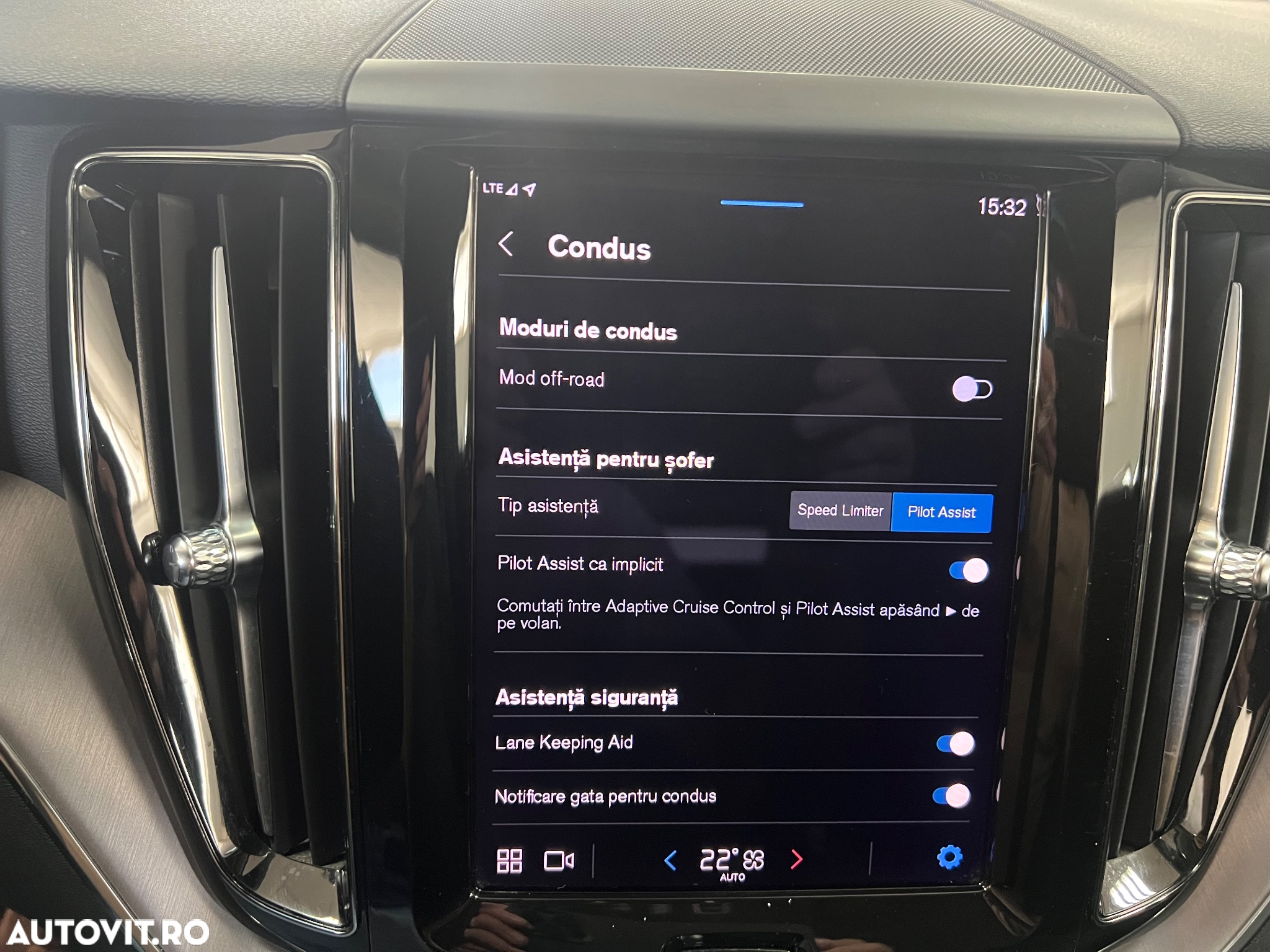 Volvo XC 60 B4 D AWD Geartronic Momentum Pro - 34