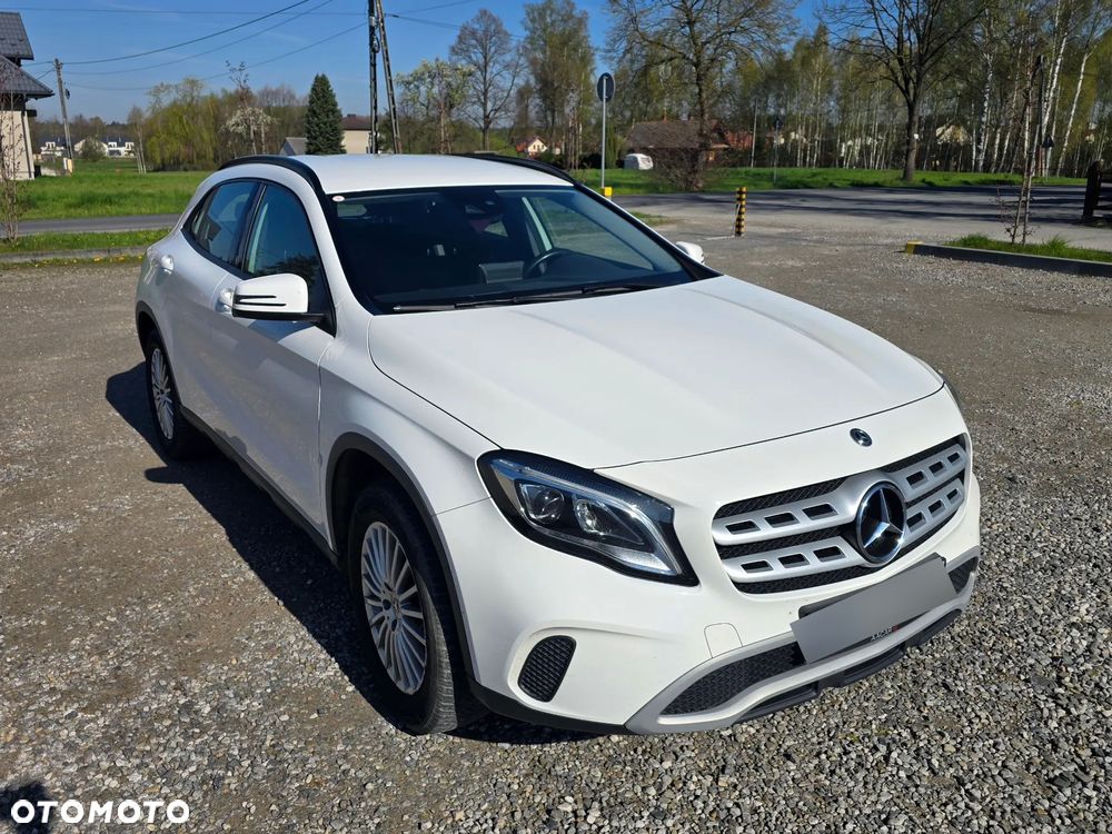 Mercedes-Benz GLA 180 7G-DCT - 1