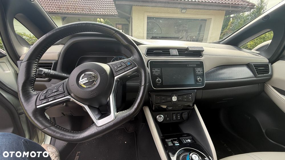 Nissan Leaf - 10