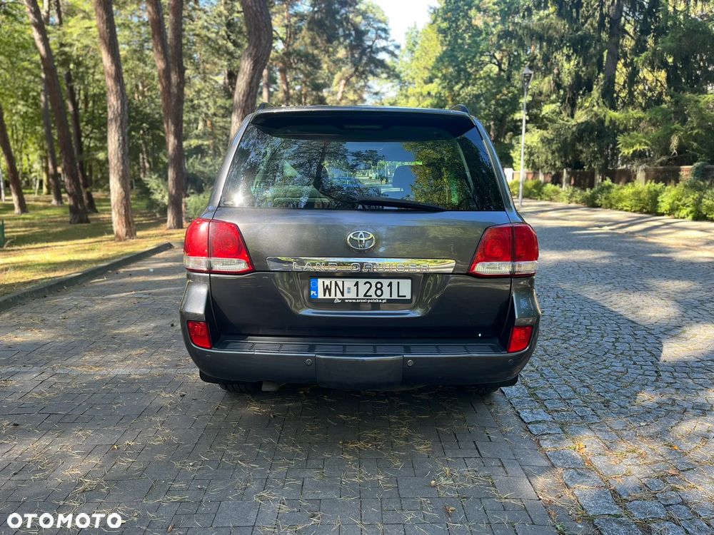 Toyota Land Cruiser - 7