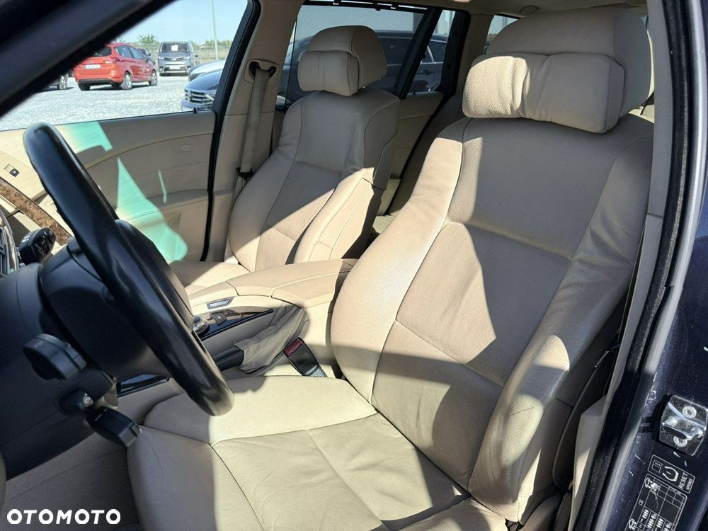 BMW Seria 5 525d - 13