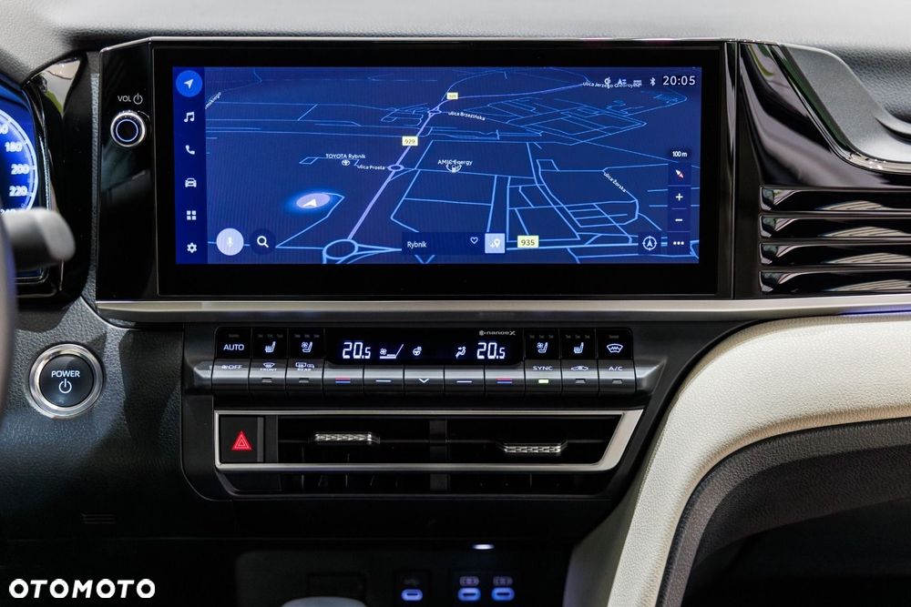 Toyota Camry - 24