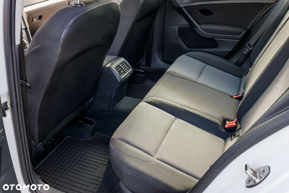 Volkswagen Golf - 12