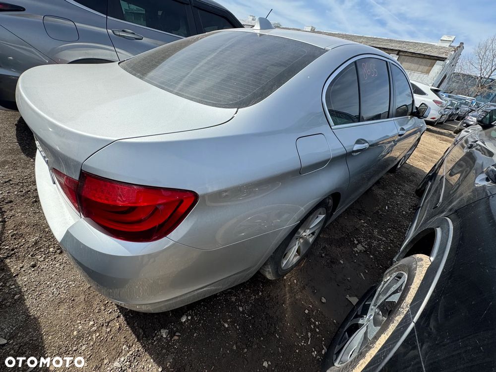 BMW Seria 5 528i xDrive - 11