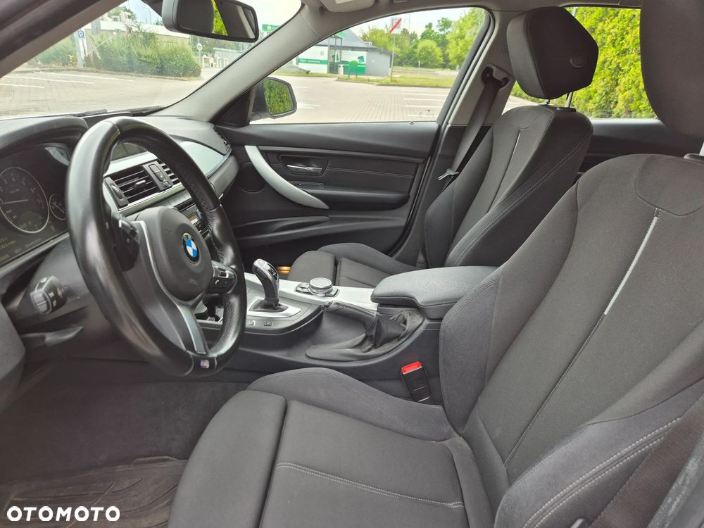 BMW Seria 3 335i xDrive Sport Line - 16