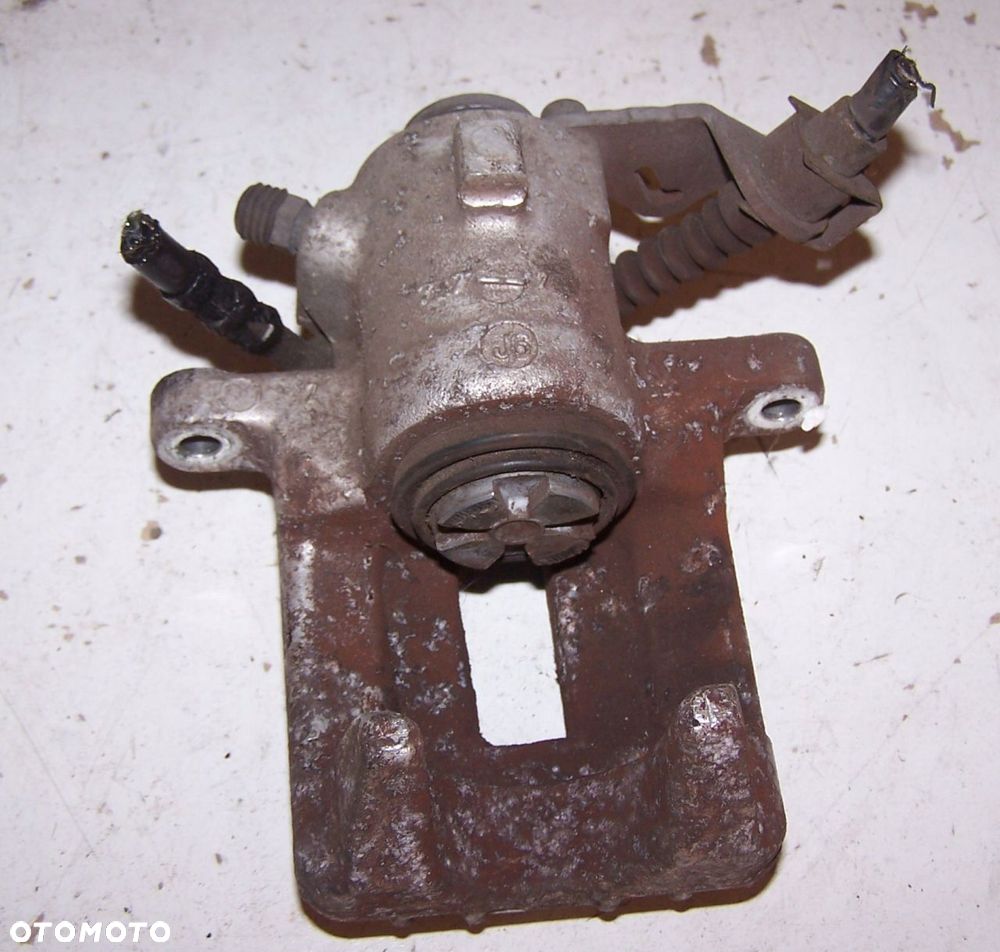 GOLF IV AUDI A3 ZACISK TYŁ TYLNY TYLNI PRAWY - 2