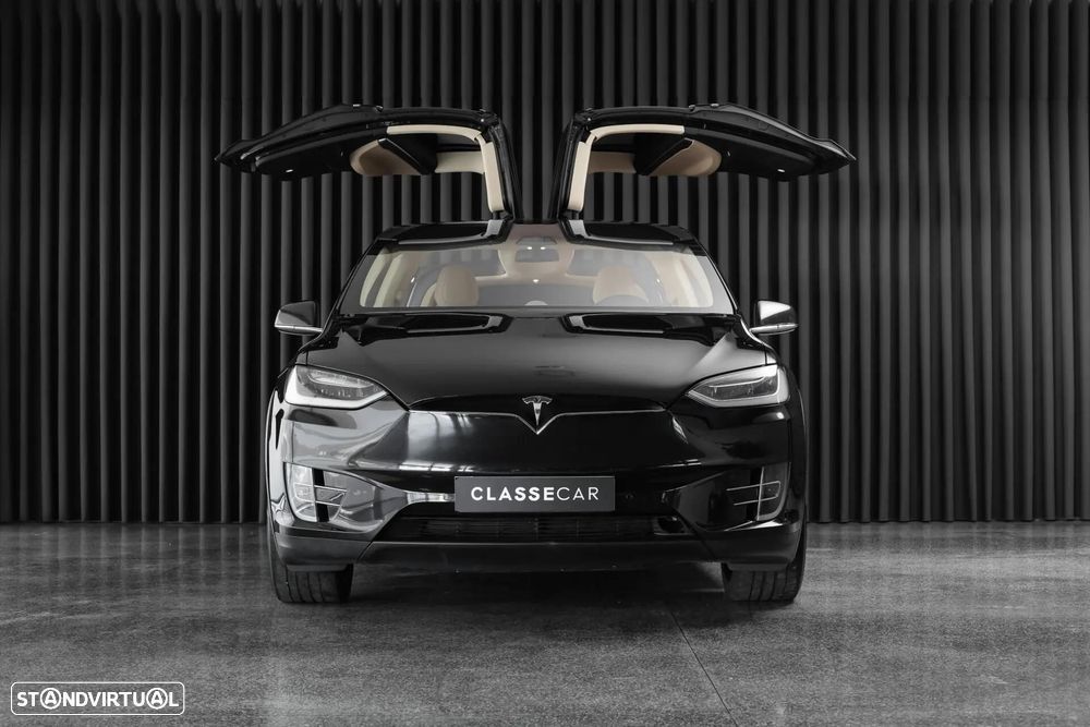 Tesla Model X 90D - 8