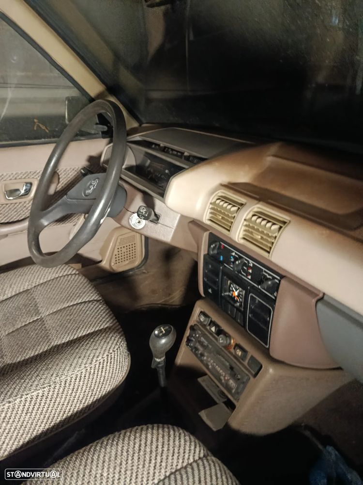 Peugeot 305 - 2