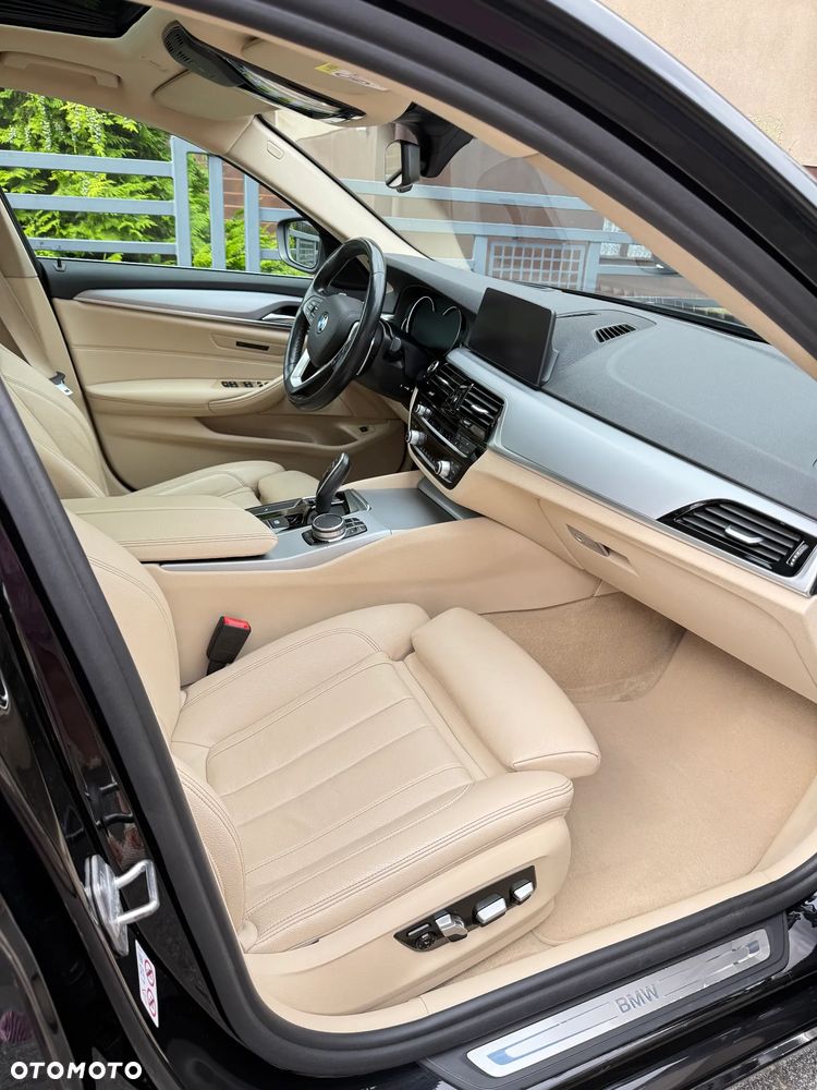 BMW Seria 5 525d Sport Line - 17