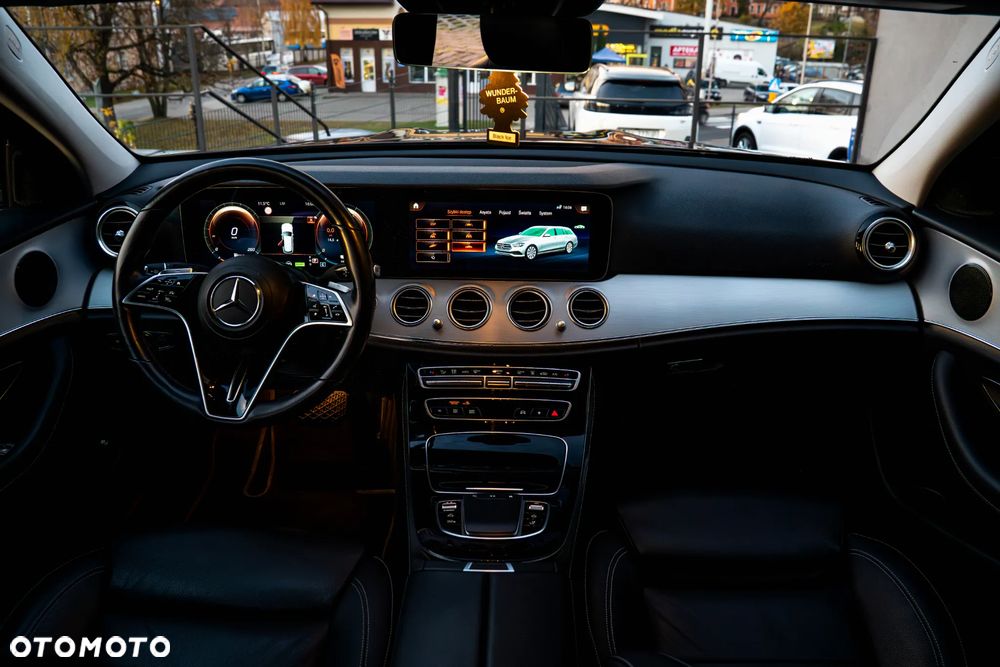 Mercedes-Benz Klasa E 300 AMG/Avantgarde - 10