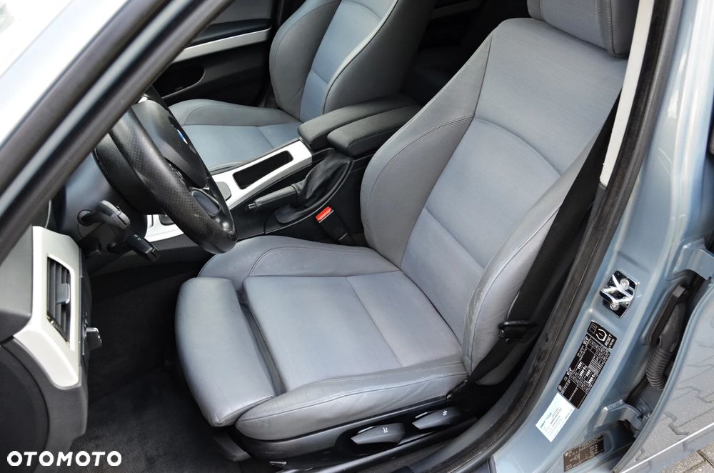 BMW Seria 3 320d DPF Touring Edition Fleet Exclusive - 30