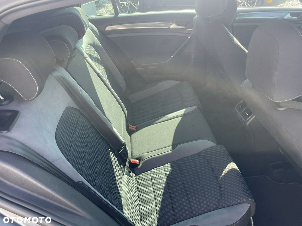 Volkswagen Golf 1.5 eTSI OPF DSG R-Line - 30