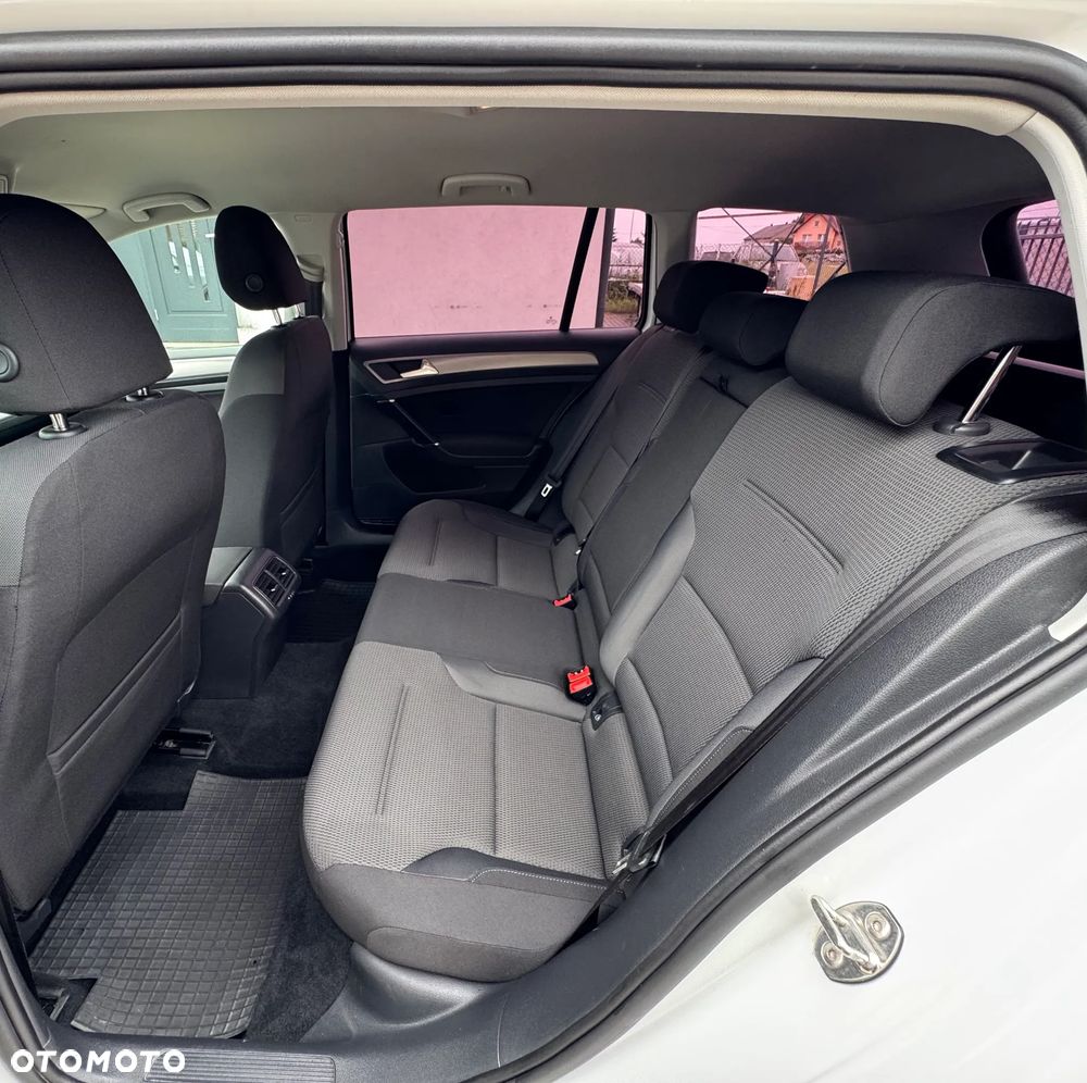 Volkswagen Golf - 25