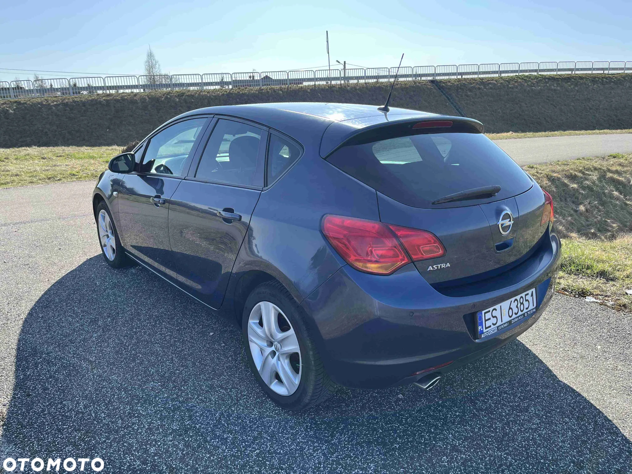 Opel Astra IV 1.4 T Cosmo - 6