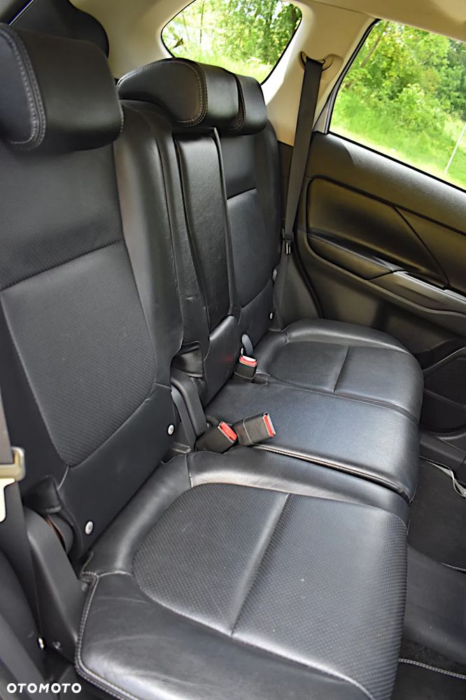 Mitsubishi Outlander 2.0 4WD Plug-In Hybrid Top - 37