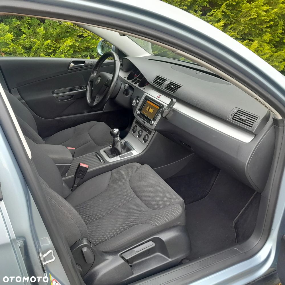 Volkswagen Passat - 13