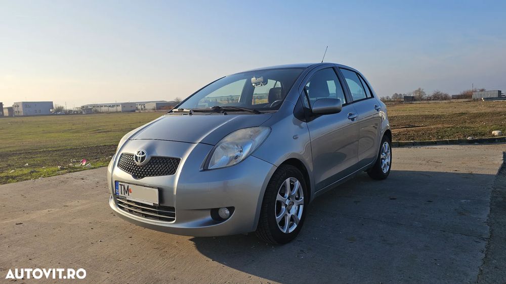 Toyota Yaris 1.3 Aut Luna - 1