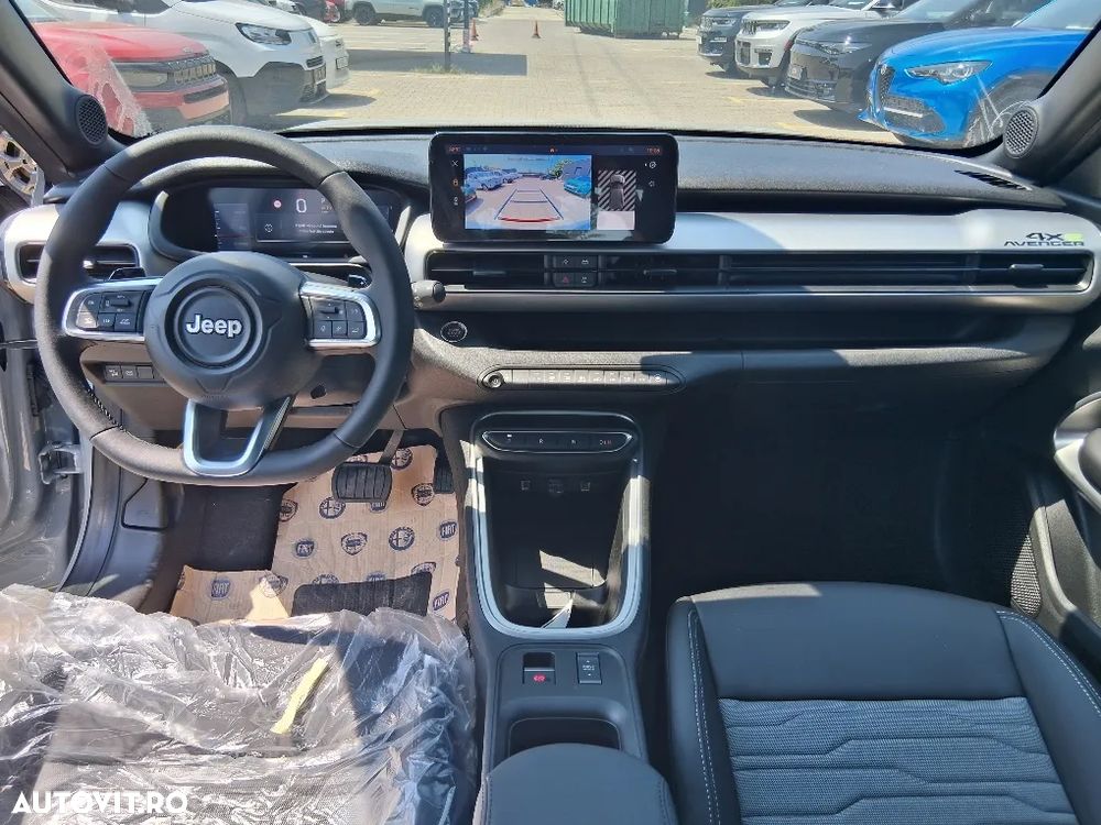 Jeep Avenger 1.2 AT6 4xe MHEV Upland - 10
