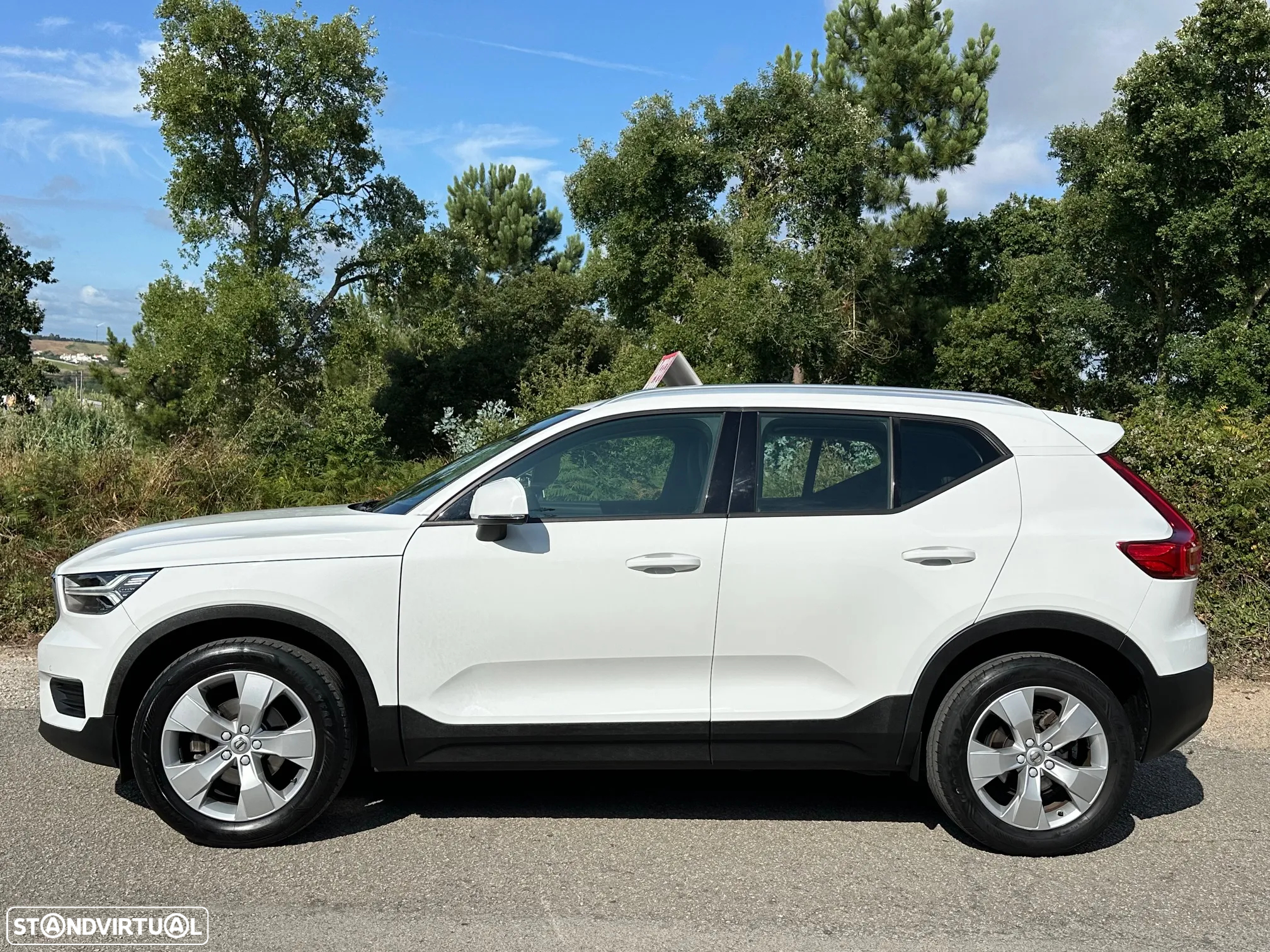 Volvo XC 40 2.0 D3 Momentum Geartronic - 4