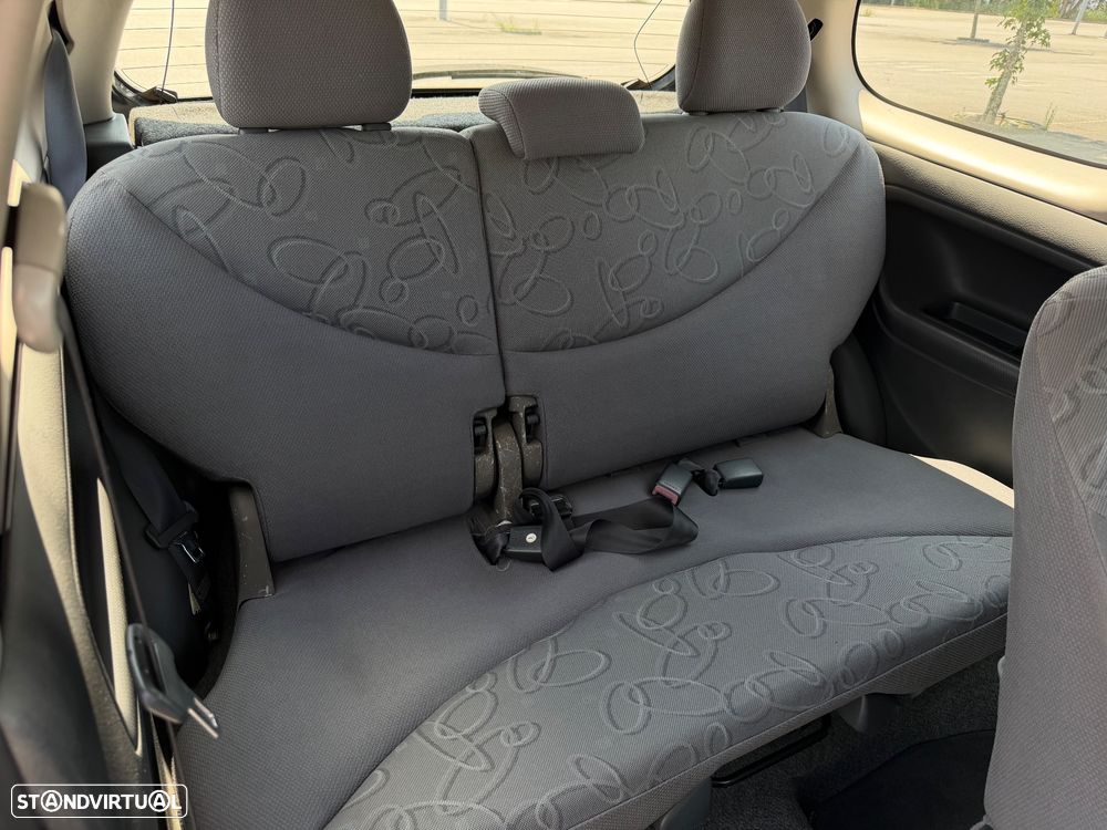 Toyota Yaris 1.0 Base - 8