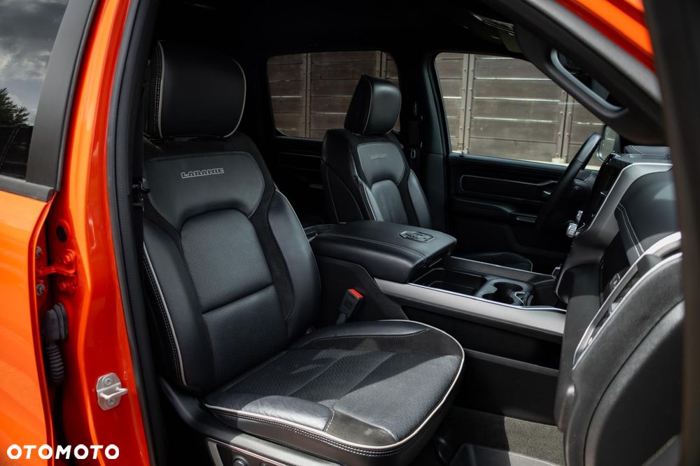 RAM 1500 5.7 Crew Cab Longbed Laramie Black - 37