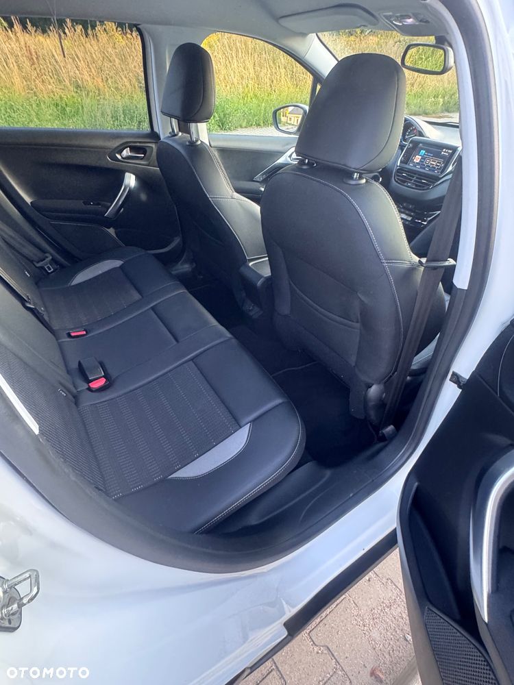 Peugeot 2008 1.2 Pure Tech Style S&S EAT6 - 11