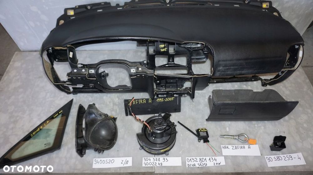 SZYBA TRÓJKĄT SZYBKA LEWA PRZÓD OPEL ZAFIRA A - 1