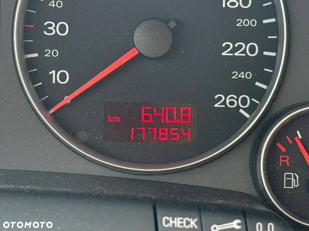 Audi A4 Avant 2.0 TDI - 14