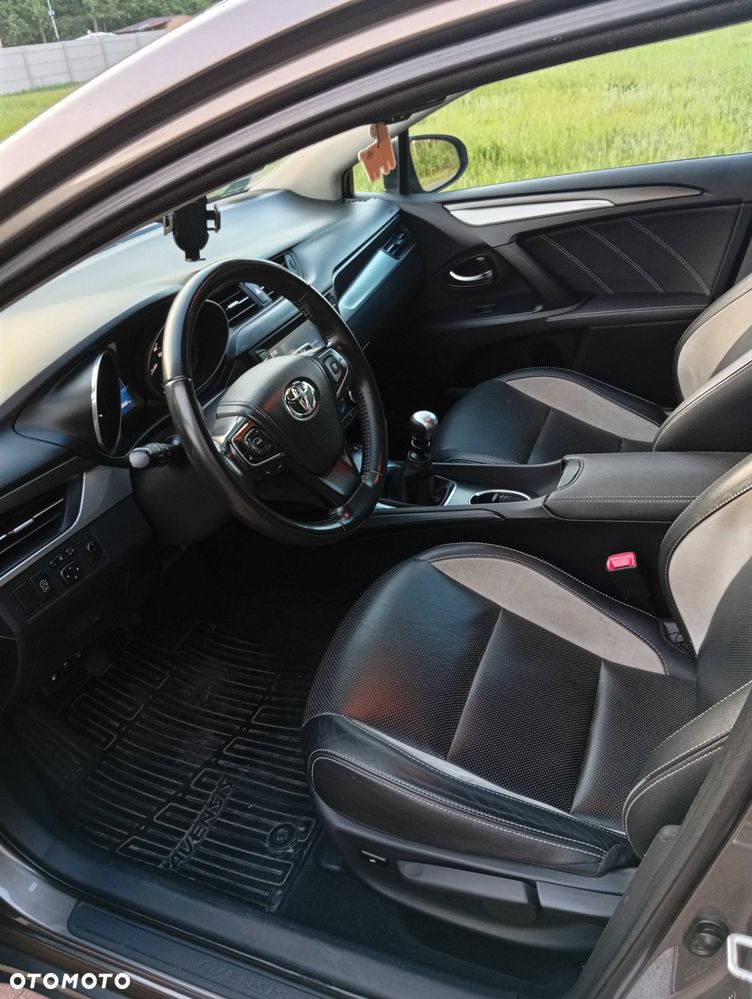 Toyota Avensis 2016 photo 2