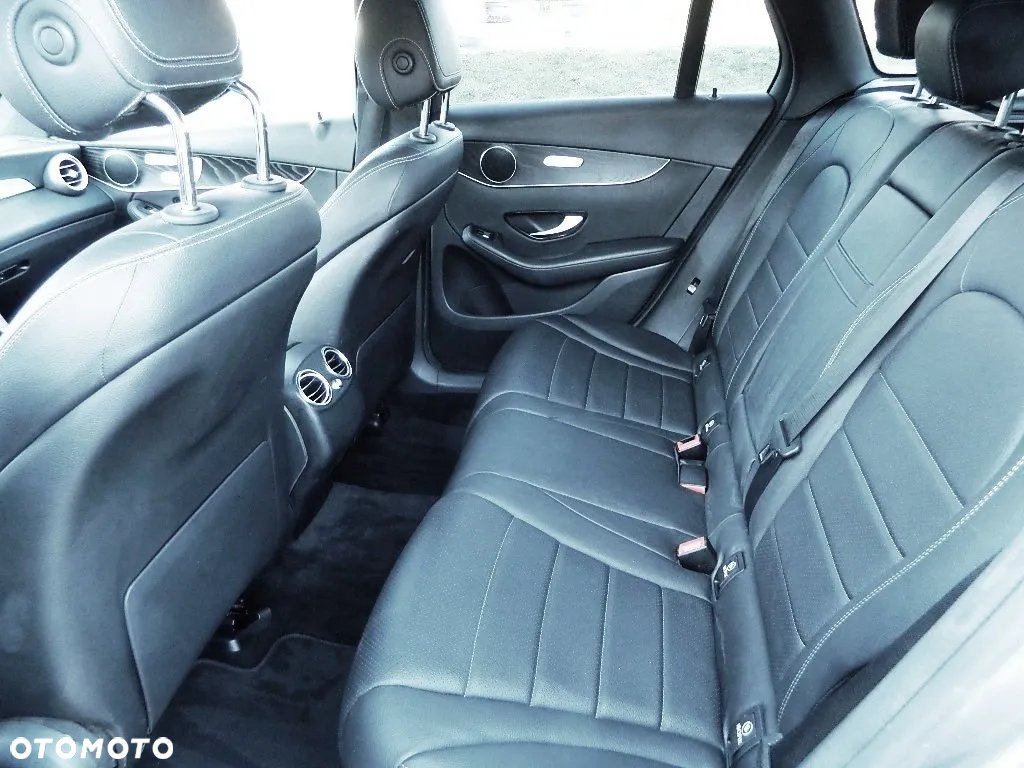 Mercedes-Benz GLC 300 4Matic 9G-TRONIC AMG Line - 13
