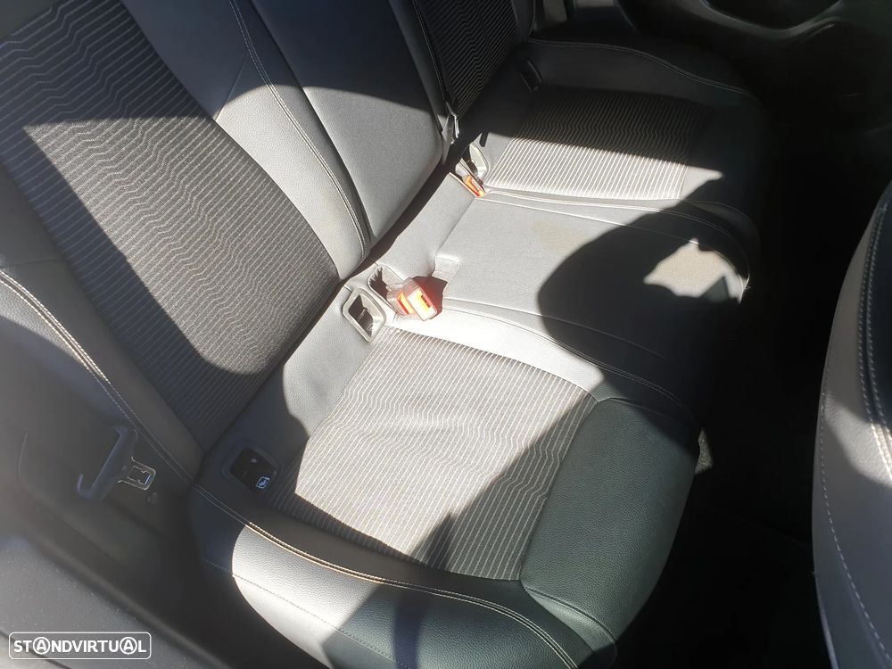 Mercedes-Benz CLA 180 d Progressive - 40