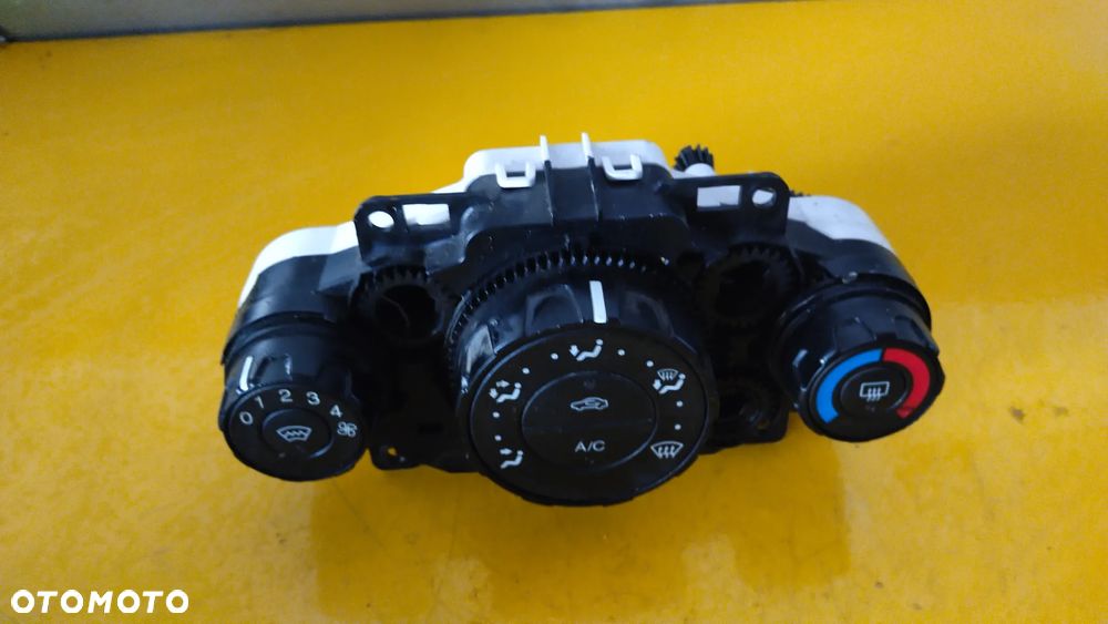 Panel nawiewu Ford OE 8A6119980BE - 1