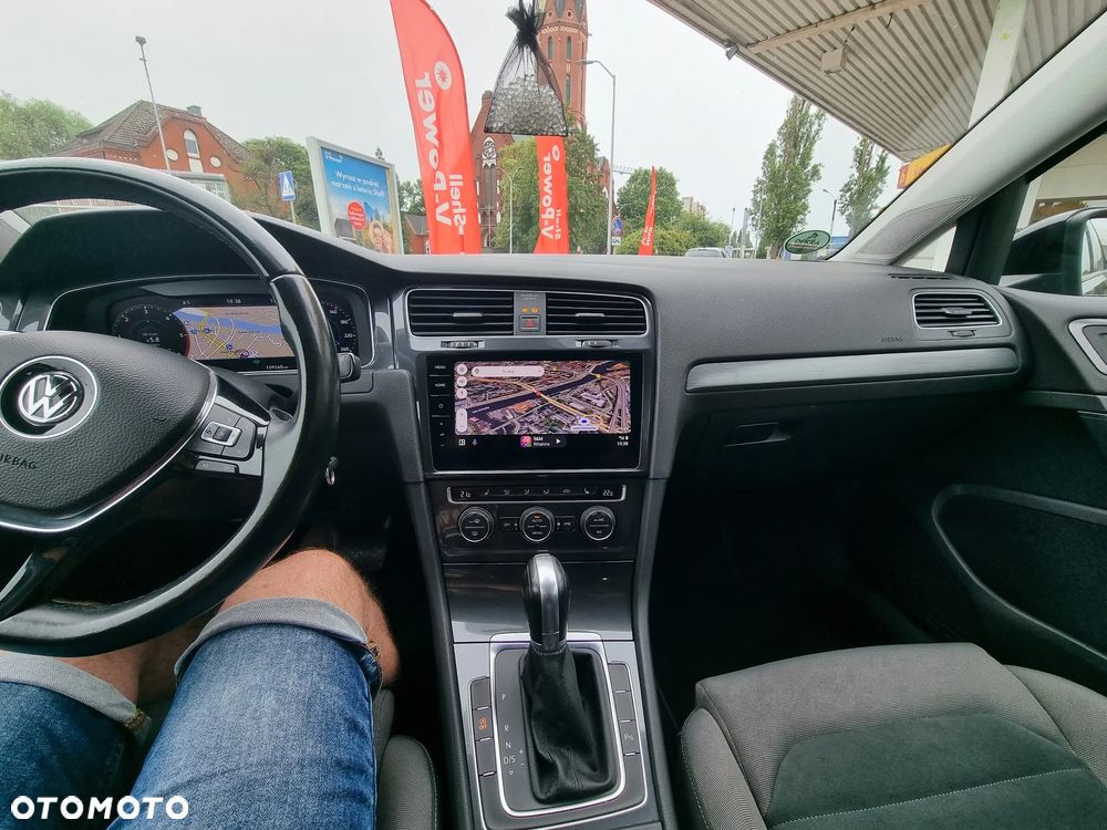 Volkswagen Golf - 24