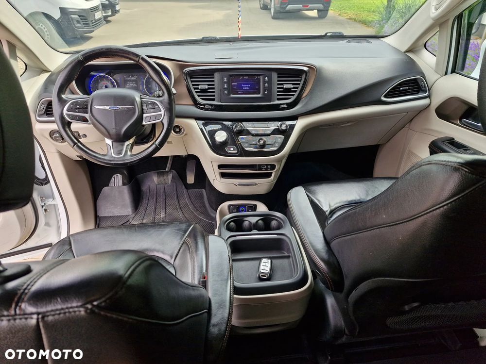 Chrysler Pacifica - 8