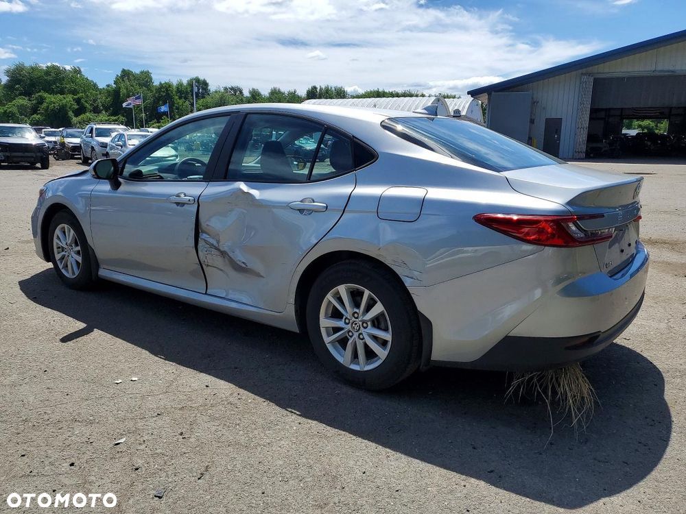 Toyota Camry - 4
