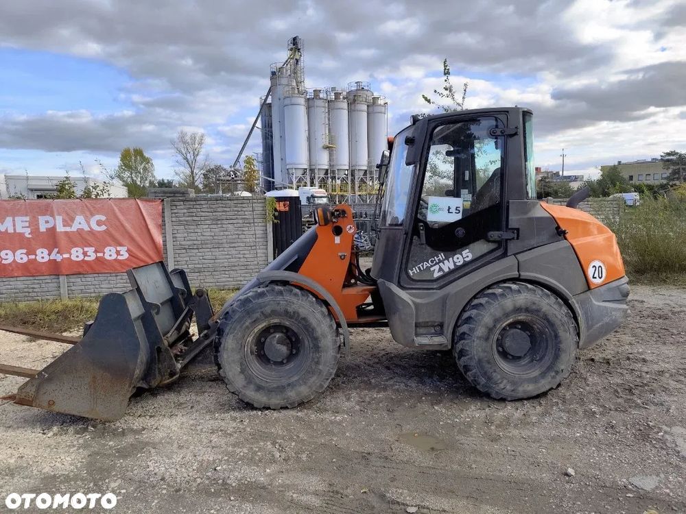 Hitachi ZW95 - 1