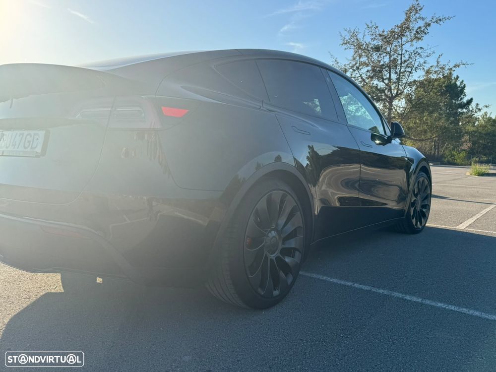 Tesla Model Y Performance Dual Motor AWD - 25
