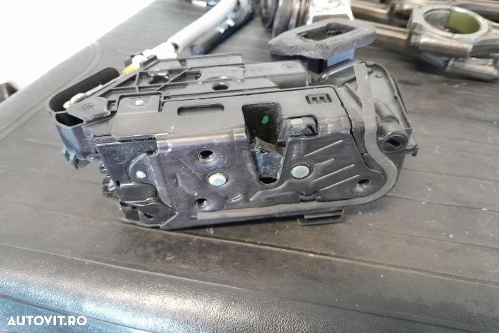 Broasca usa fata dreapta B6A-5TB837016A B6A-5TB837016A Volkswagen VW - 3
