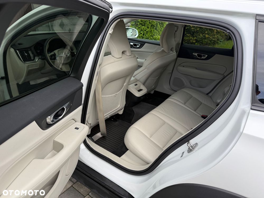 Volvo V60 B5 B AWD Plus Dark - 13