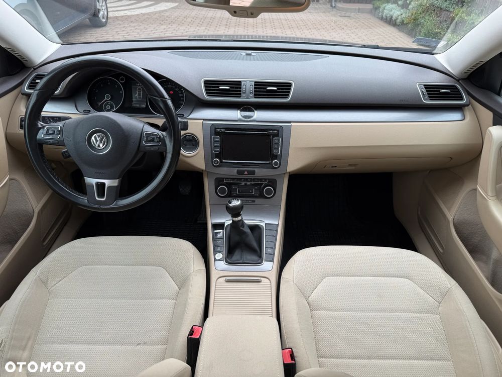 Volkswagen Passat - 8